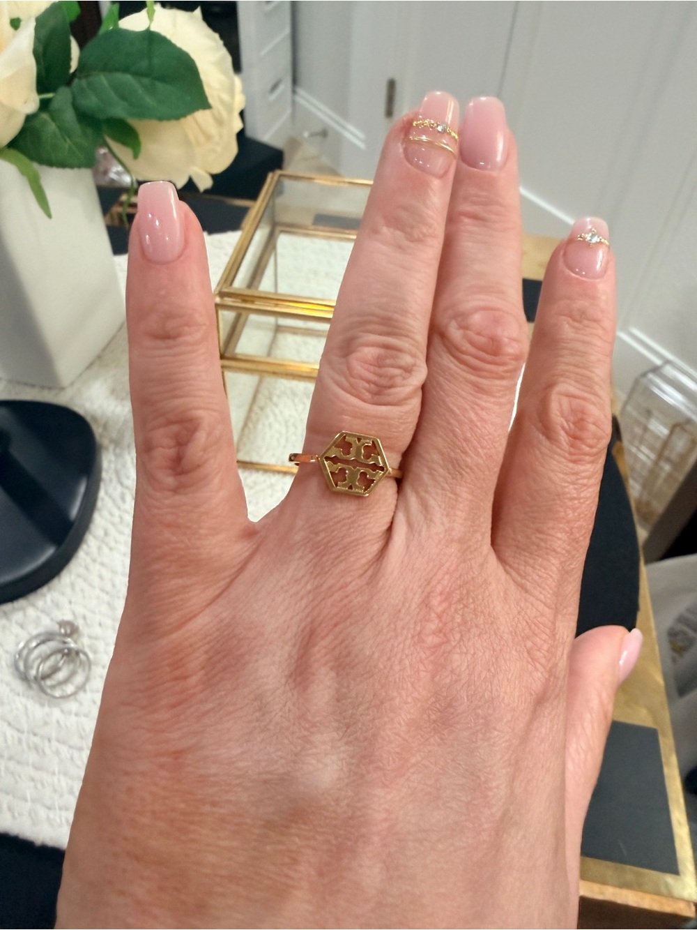 Tory Burch Gold Hexagonal Logo Openwork Ring | New + Dust Bag - Size 7 - Picture 6 of 7